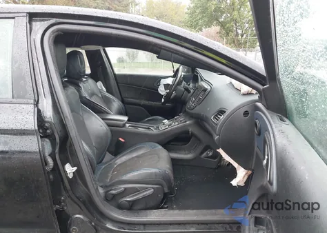 2015 Chrysler 200 S z USA, uszkodzony, nr VIN 1C3CCCBB6FN717605